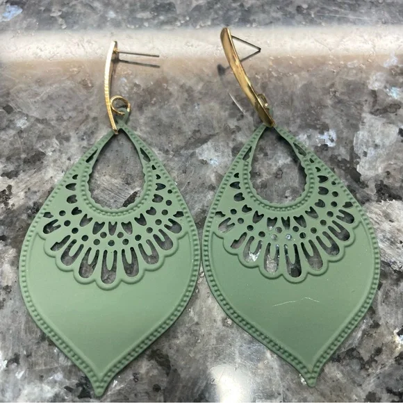 2/$29 or 3/$39 NWOT Eclectic forest green metal teardrop earrings - Picture 3 of 4